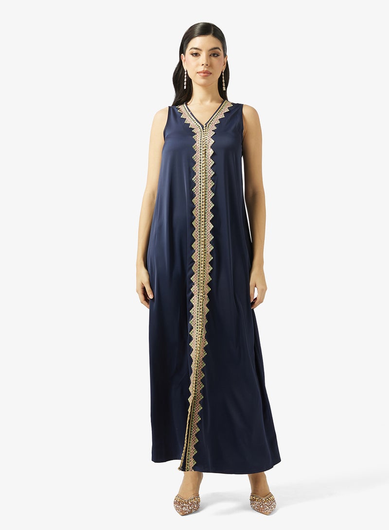 خزانة عباية مطرزة مع فستان داخلي - Image 4